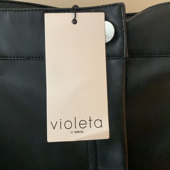 Black Faux Leather Skirt - made by Mango sz XL - Picture 3 of 9